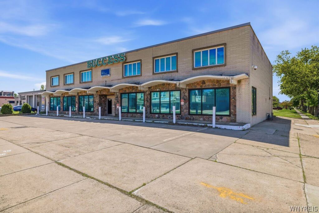 Commercial property For Sale: 2718 Elmwood Avenue, Tonawanda, NY 14217
